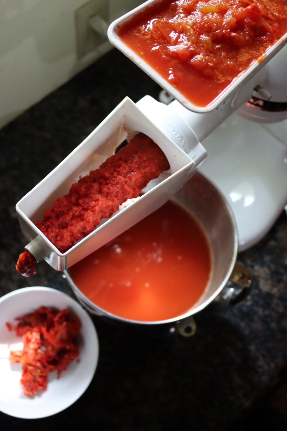 Making Tomato Sauce with a Food Mill