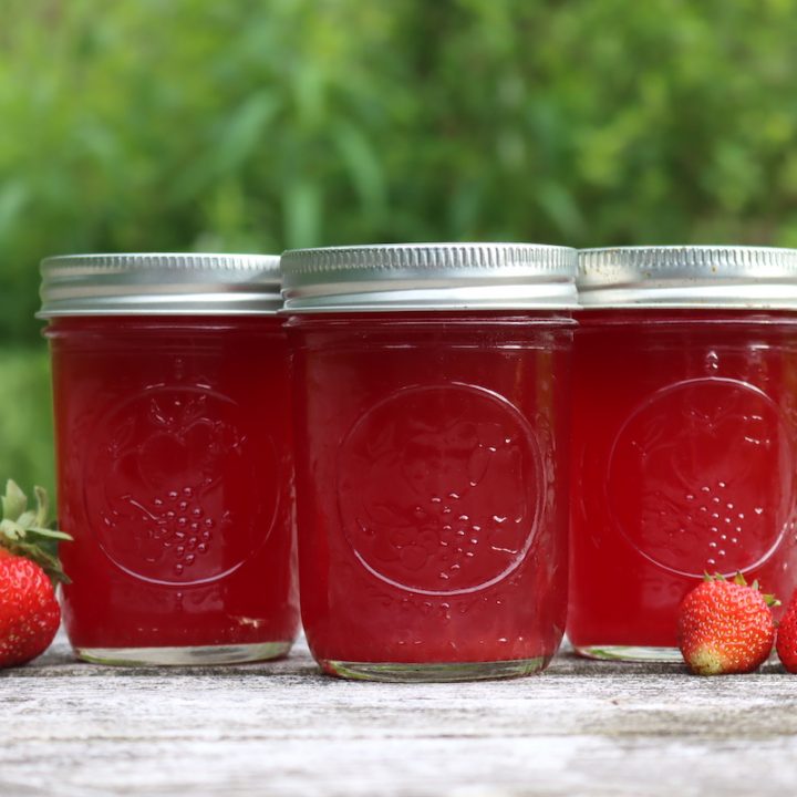 Canning Strawberry Juice-image