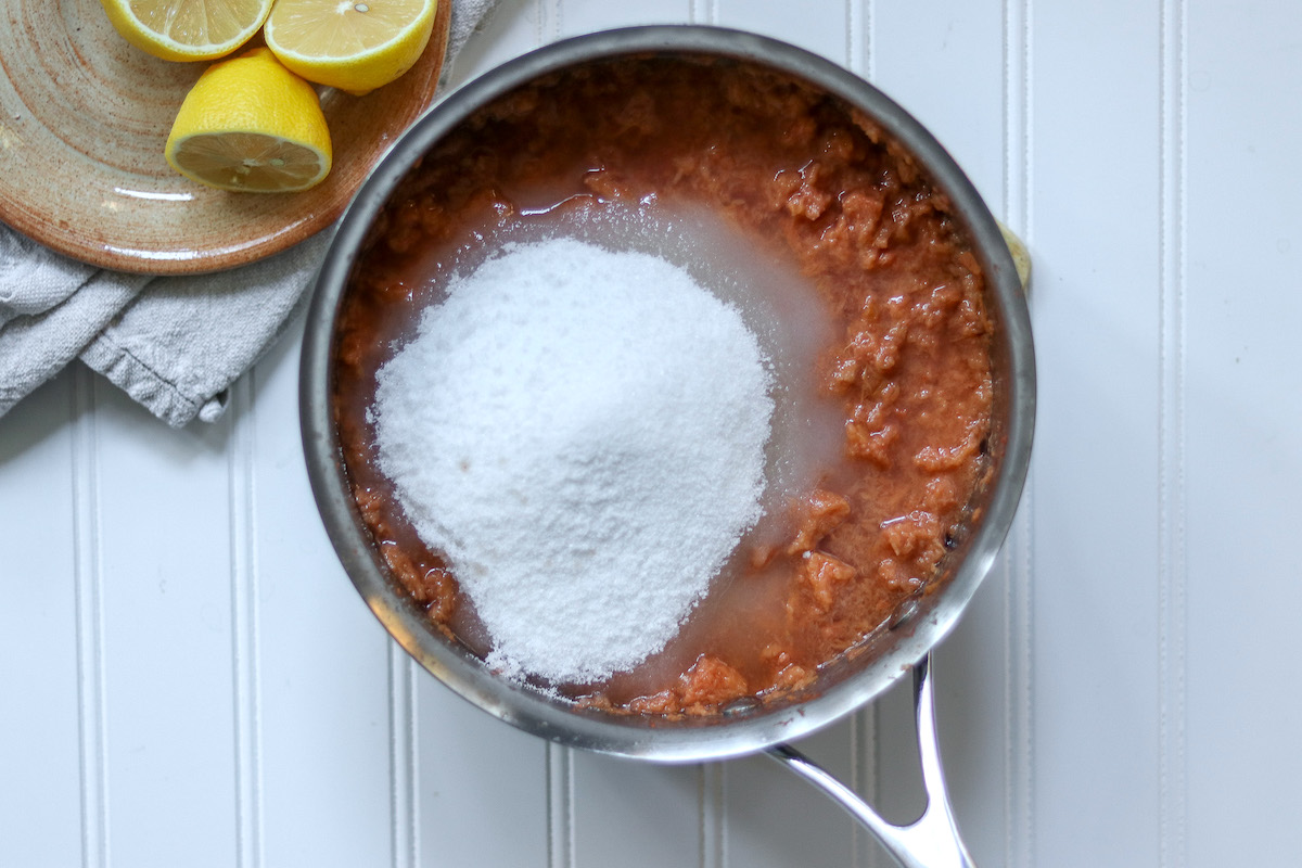 Making quince jam