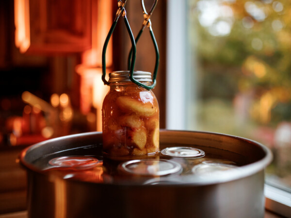 Canning Peaches at Home
