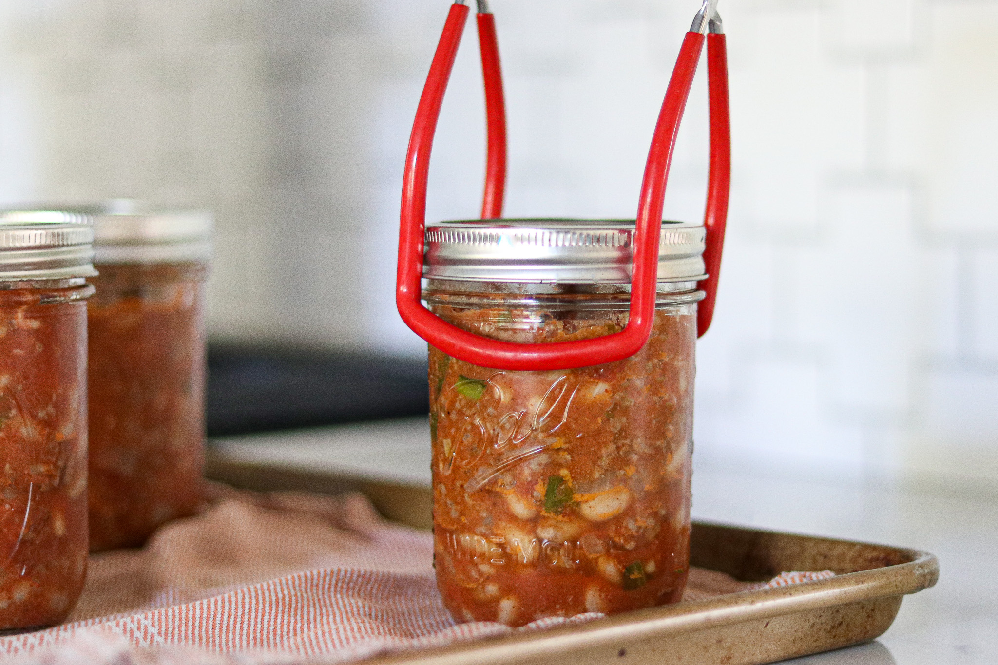 Jar lifter for canning chili