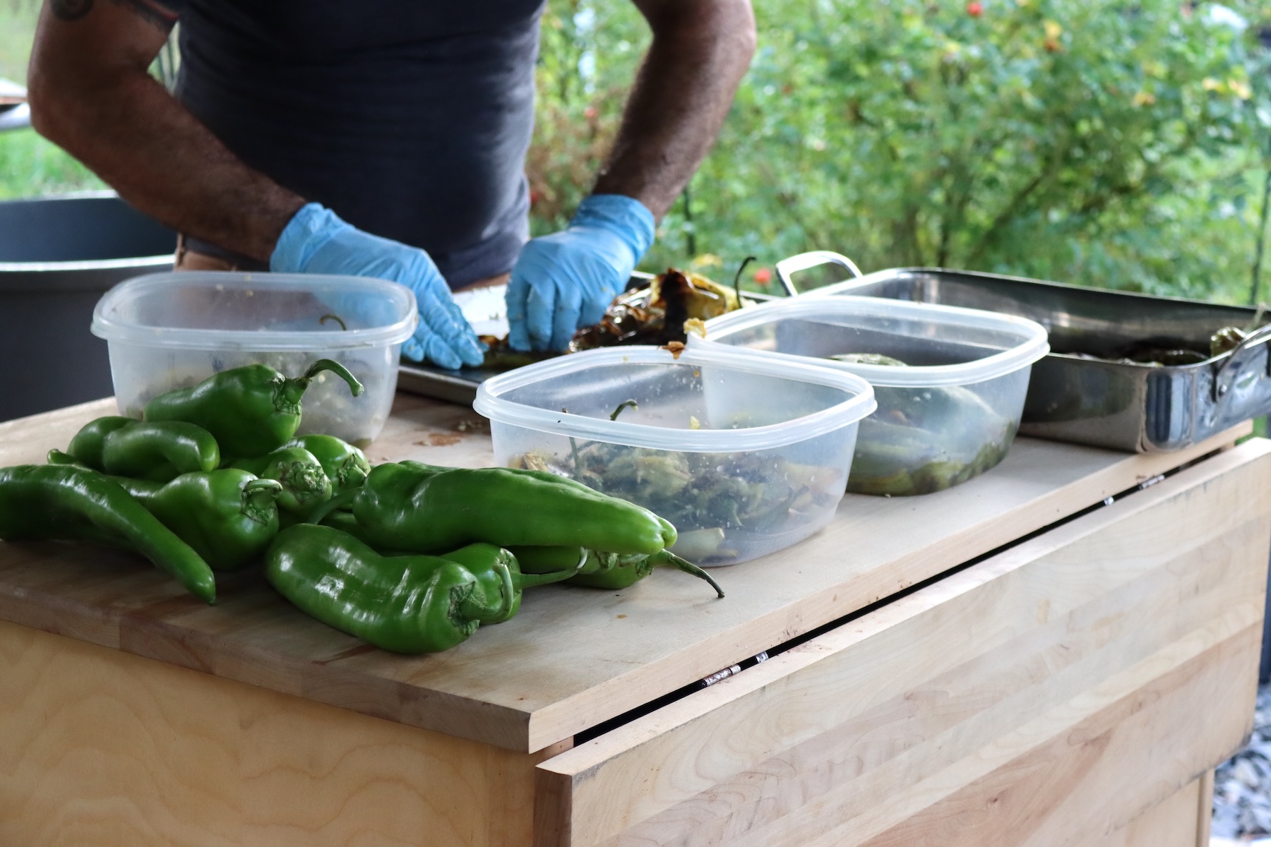 Cleaning Hatch Green Chilis